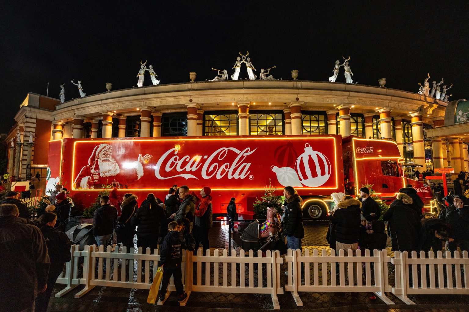 Coca-cola's Christmas Truck Tour Returns To 15 Uk Locations