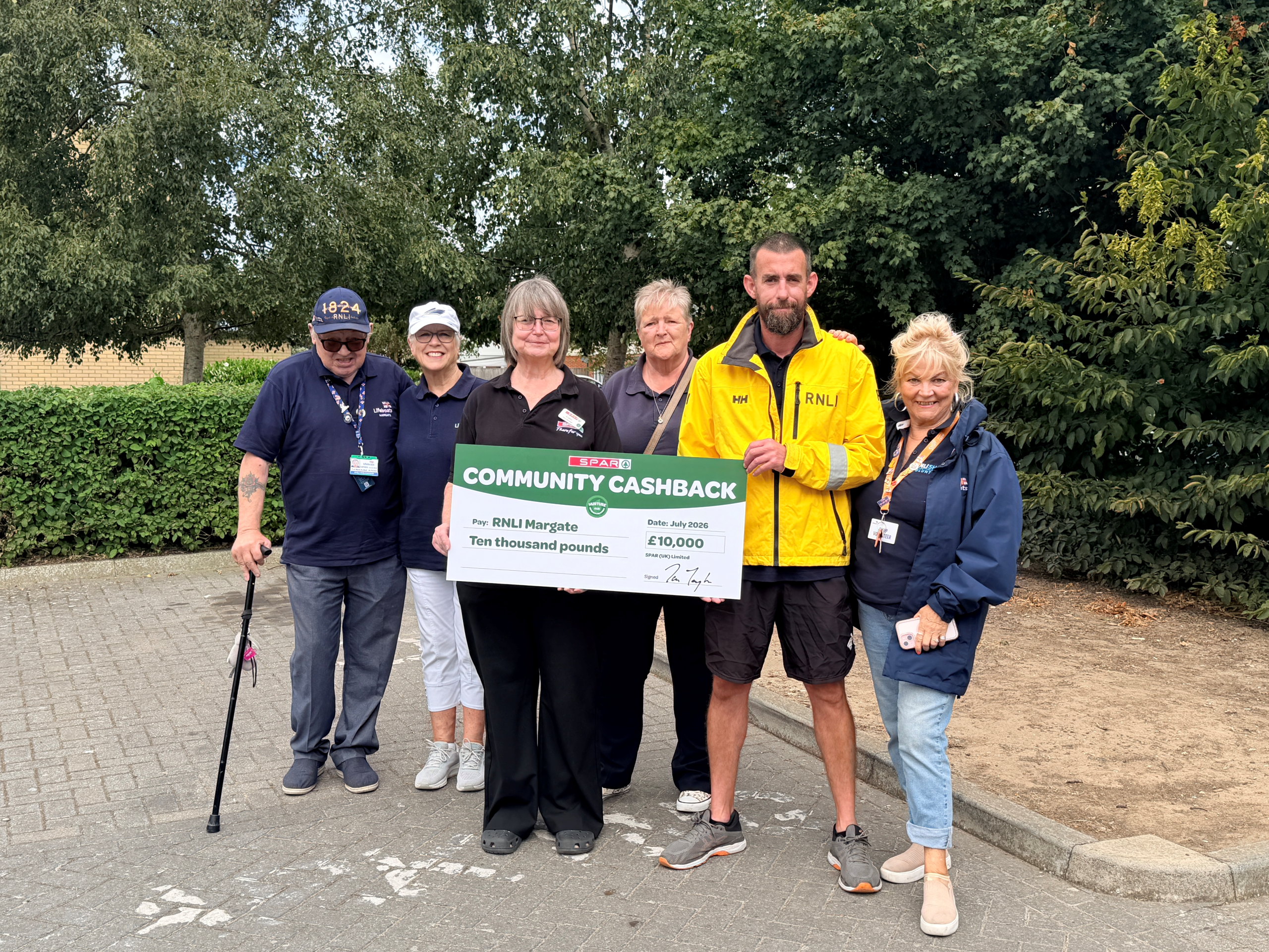 AF Blakemore gives £38,000 to good causes through SPAR Community Cashback